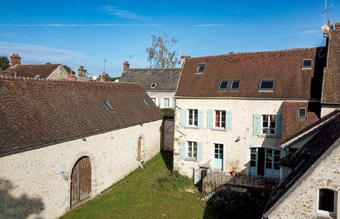 Sainte-Mesme (78) — maison et corps de ferme divisés en quatre lots